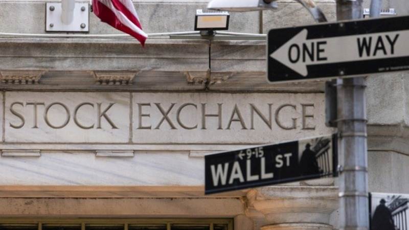 US closes higher after strong earnings reports