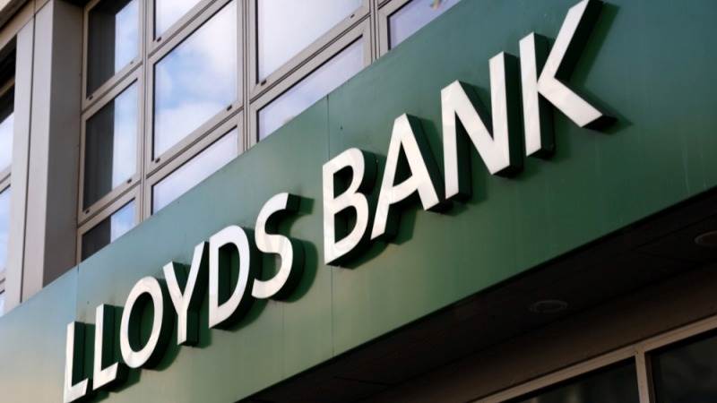 Lloyds’ net income drops 4% to £4.35B in Q3