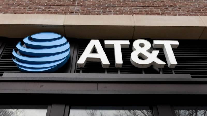 AT&T jumps 4% on encouraging subscriber numbers