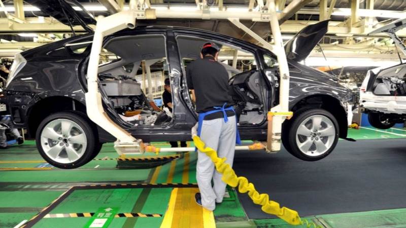 Japan’s business activity falls in October