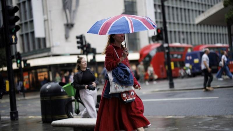 UK consumer confidence declines in October