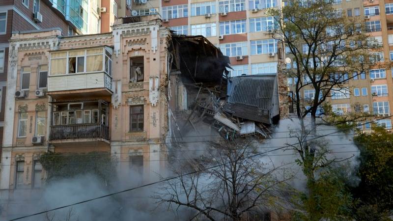 Russian missile hits residential building in Kiev