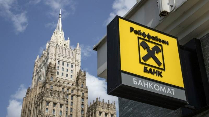 Raiffeisen Bank cuts Russian exposure amid ECB pressure