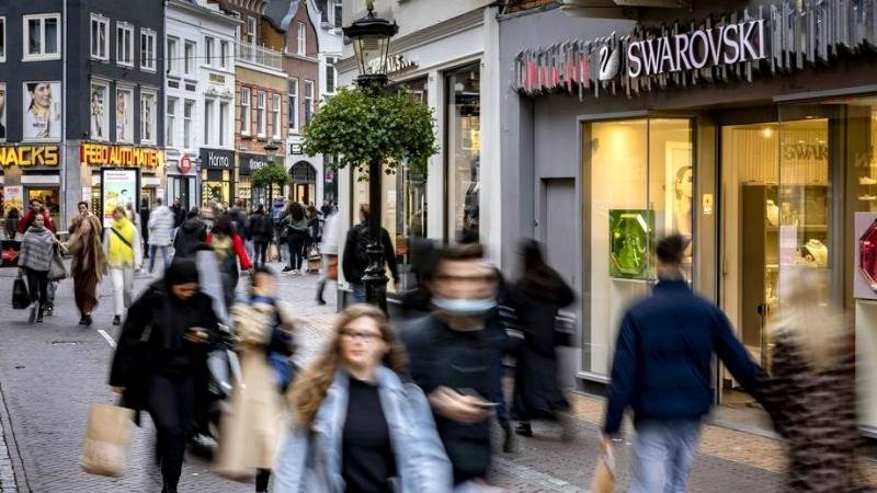 Eurozone consumer confidence improves in October