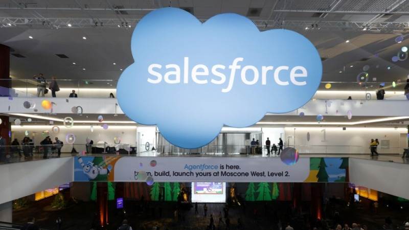 Salesforce reportedly to hire 1,000 workers to sell new AI product