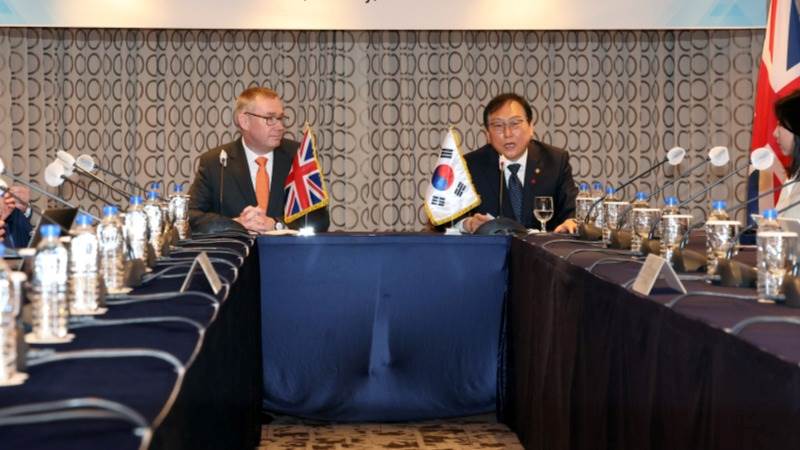 UK, South Korea work on upgrading trade deal