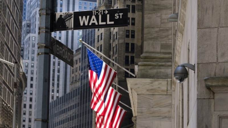 US closes mostly higher ahead of inflation data