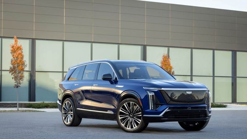 GM debuts three-row all-electric Cadillac Vistiq