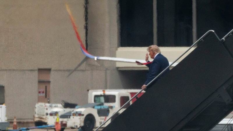 Trump lands in Washington DC ahead of Biden meeting