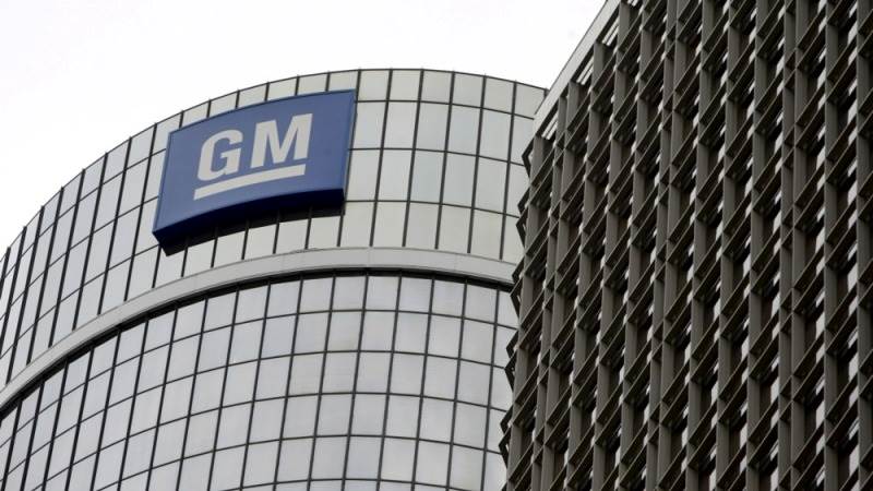 GM fires 1,000 workers to cut costs