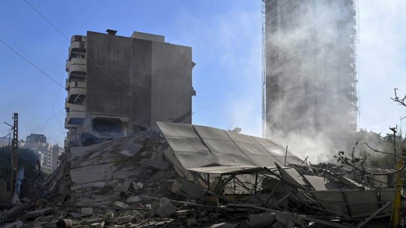 Israeli airstrike destroys building in Beirut