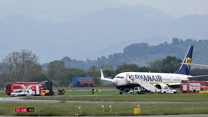 Ryanair to halt flights in 10 French airports if tax hikes begin