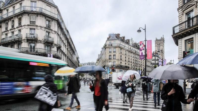 Euro area consumer confidence drops in November