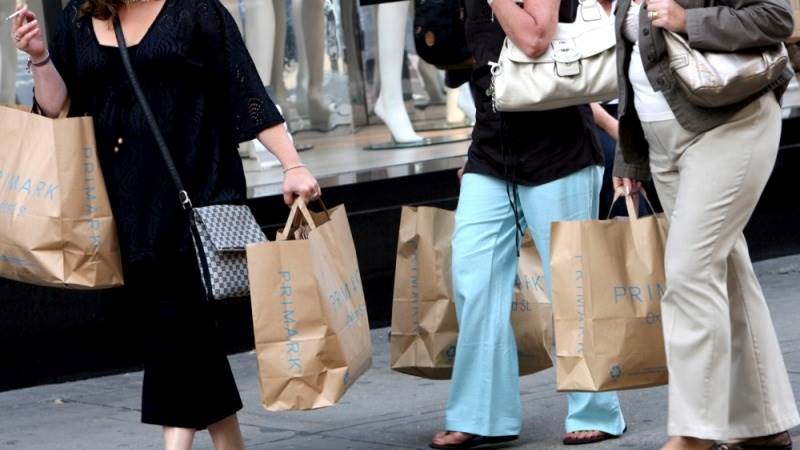 British consumer morale improves in November