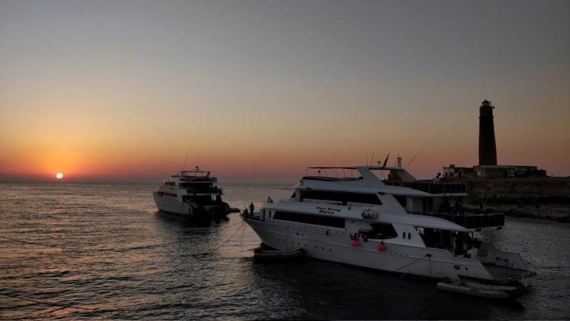 Tourists missing after boat sinks near Egyptian coast