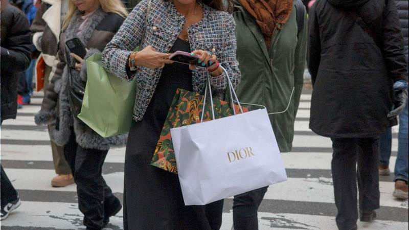 US consumer confidence grows in November