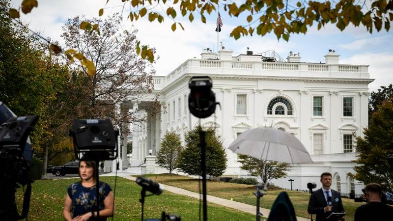 Trump team signs transition agreement with WH