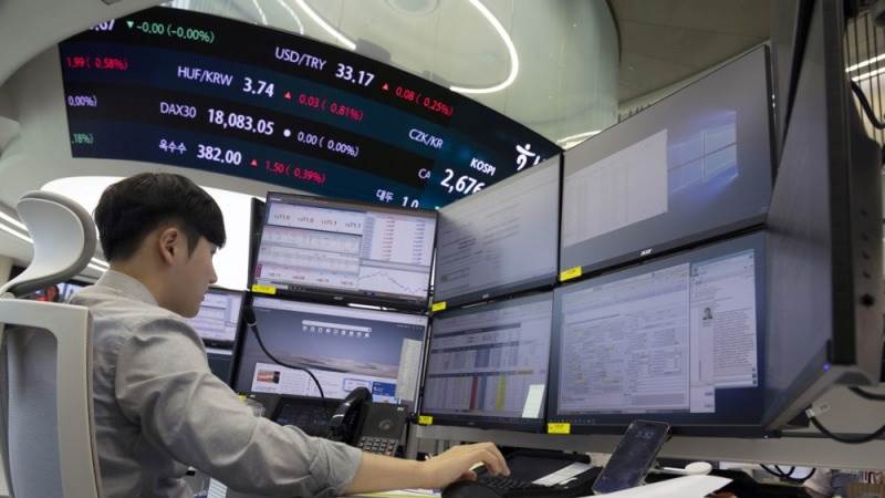 Most stocks in Asia lower after Japan data