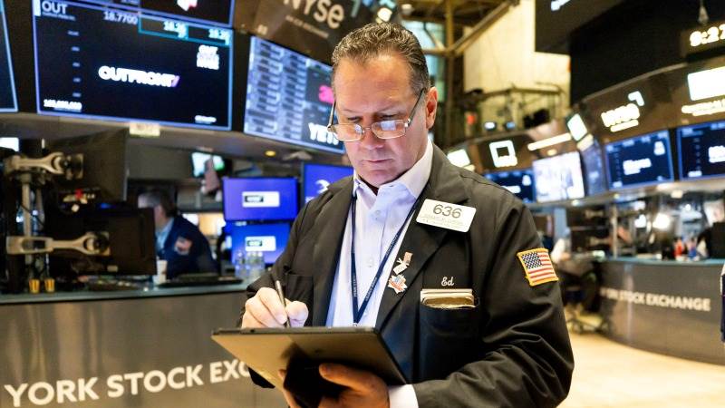 US closes mostly higher following economic reports