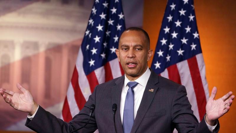 Jeffries: Bomb threats against Democrats ‘unacceptable’