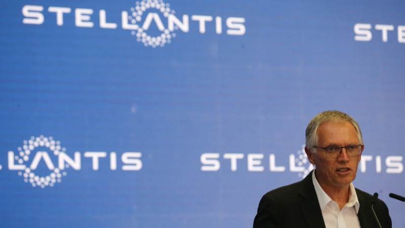 Stellantis drops 7% as CEO steps down