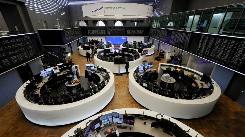 Europe closes lower after disappointing data