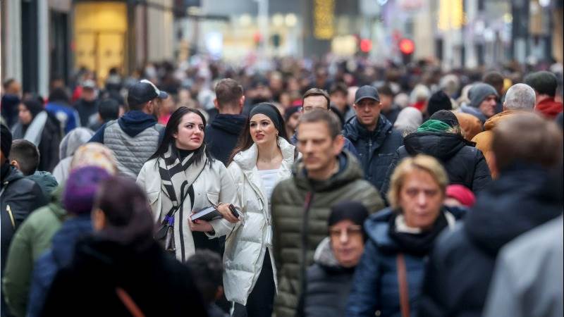 Euro area retail sales fall 0.5% in October