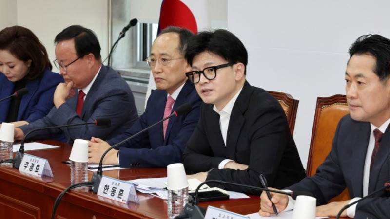 S. Korea’s ruling party chief calls for suspension of Yoon’s powers