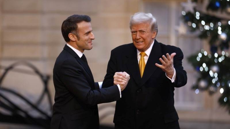 Trump arrives for meeting with Macron