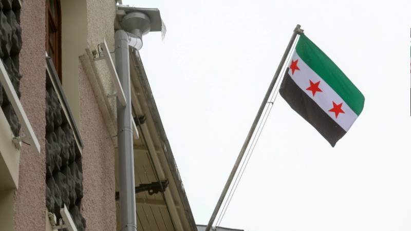 Syrian PM agrees to cede power to rebels