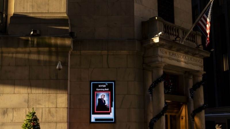 Wall Street closes mixed as focus shifts to Fed