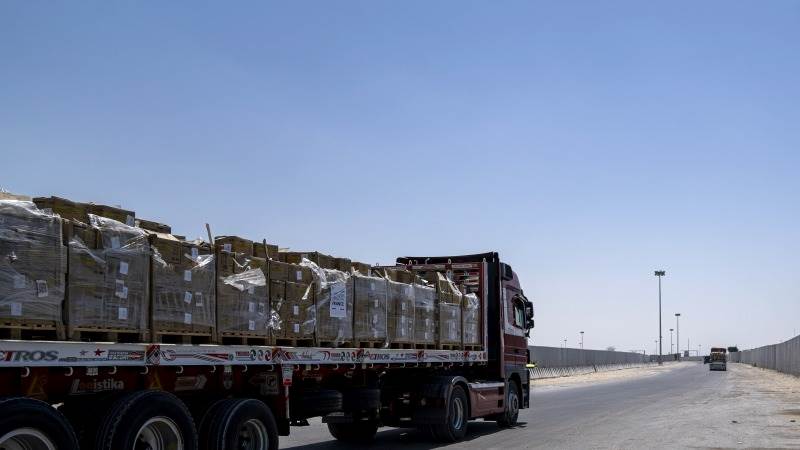 Three Emirati aid convoys cross into Gaza Strip