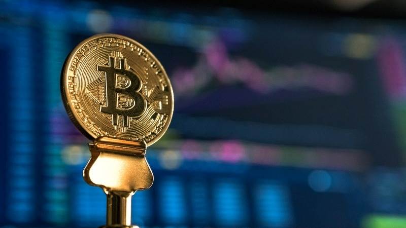 Bitcoin jumps to briefly top $105,000