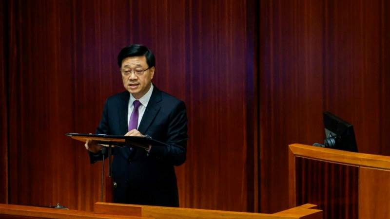 HK leader traveling to Macao to meet incoming chief executive