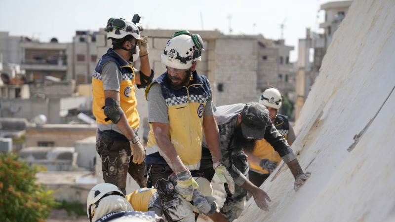 Deputy UN envoy for Syria meets with rescuers