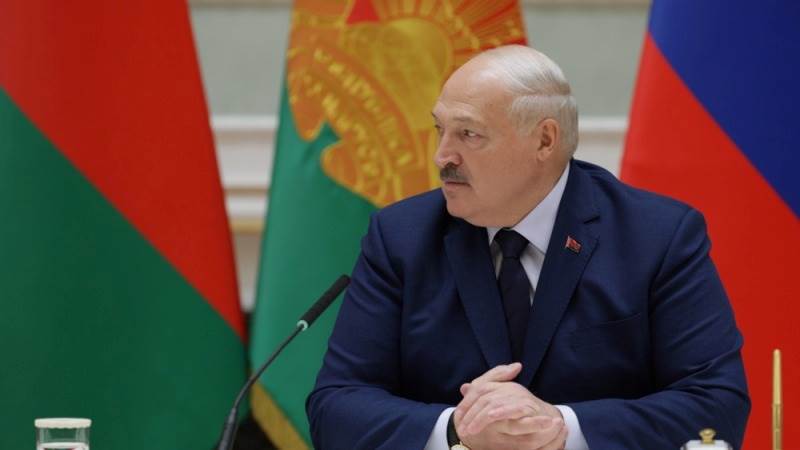 Lukashenko invites UAE president to visit Belarus