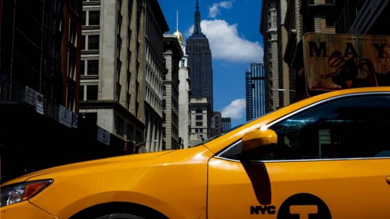 NYC taxi crash reportedly injures 6 pedestrians