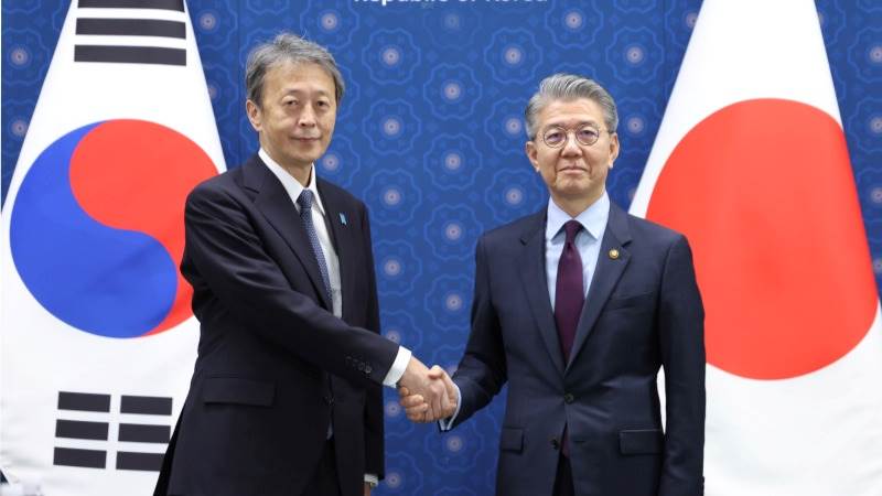 Japan, S. Korea to continue boosting ties