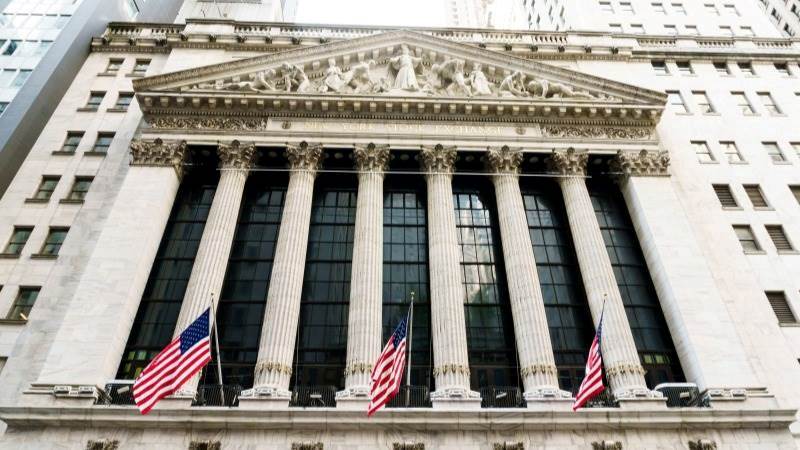 US stock futures fall, Dow dips 100 points