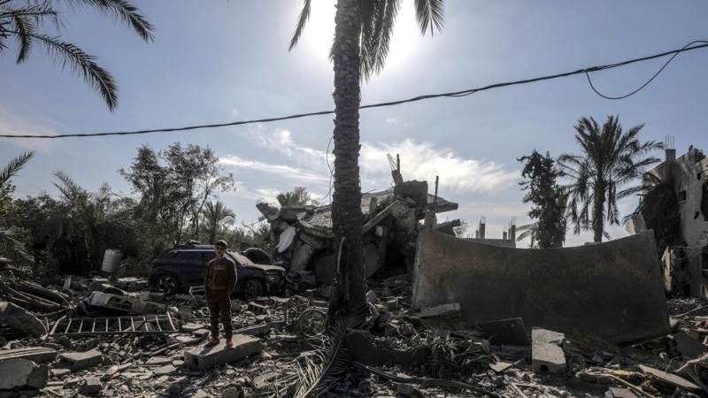 Central Gaza airstrike death toll rises to 7