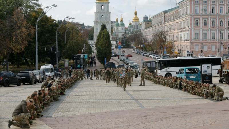 Russia, Ukraine exchange 150 captive soldiers