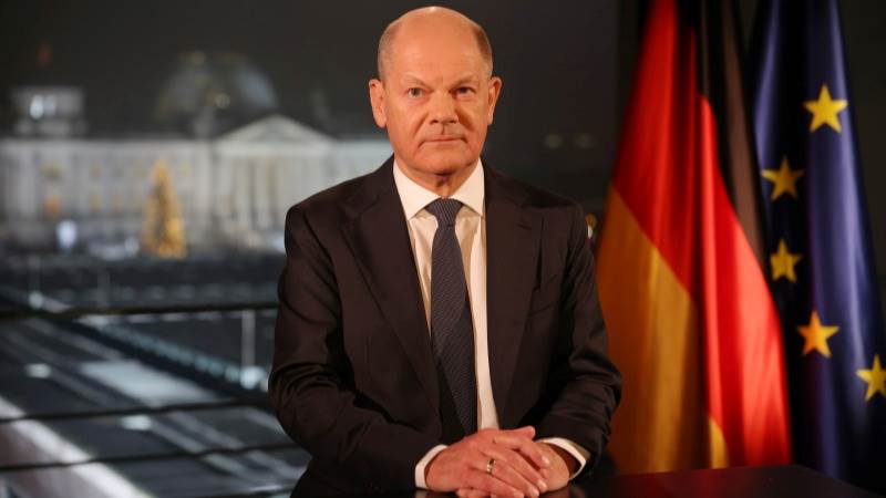 Scholz calls for unity in 2025