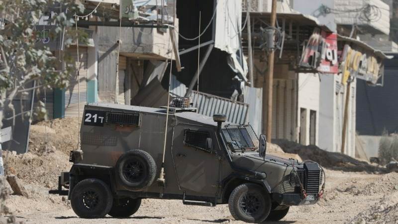 Israeli troops allegedly arrest man in West Bank’s Qalqilya