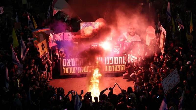 Police detain 6 protesters amid tensions in Tel Aviv