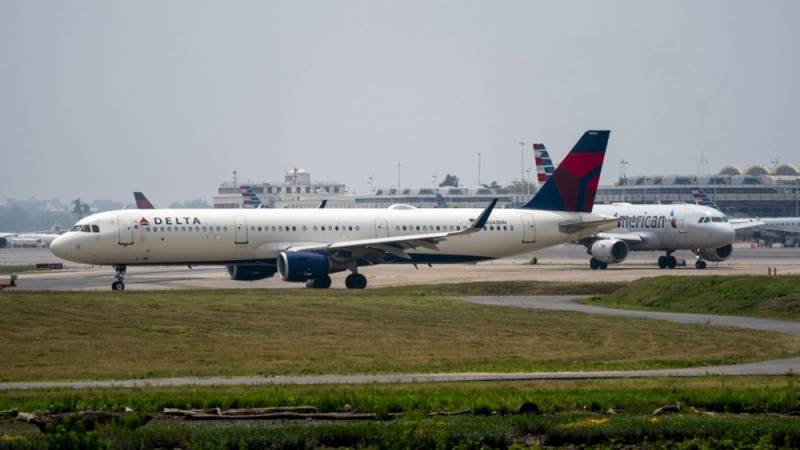 Delta flight evacuated after aborted takeoff, 4 injured