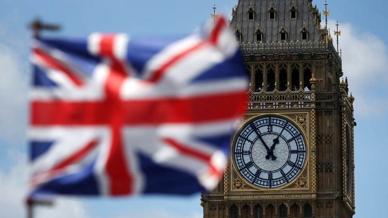 UK seeks independent path in AI regulation