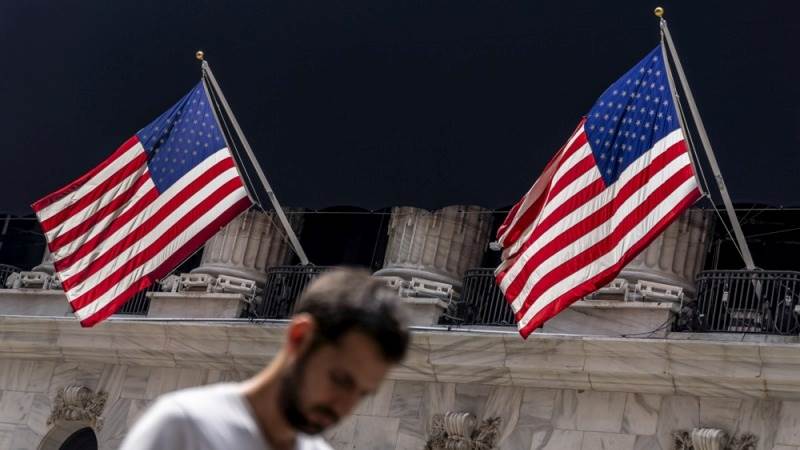 US turns to mixed premarket before data