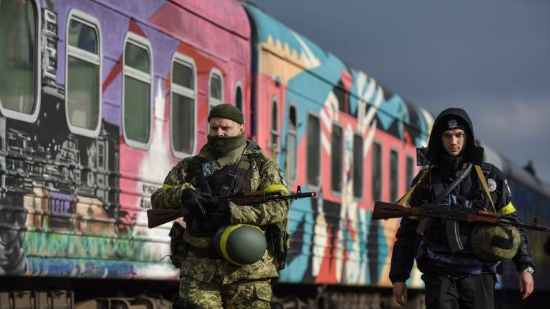 Ukraine’s police carry out raids over draft evasion