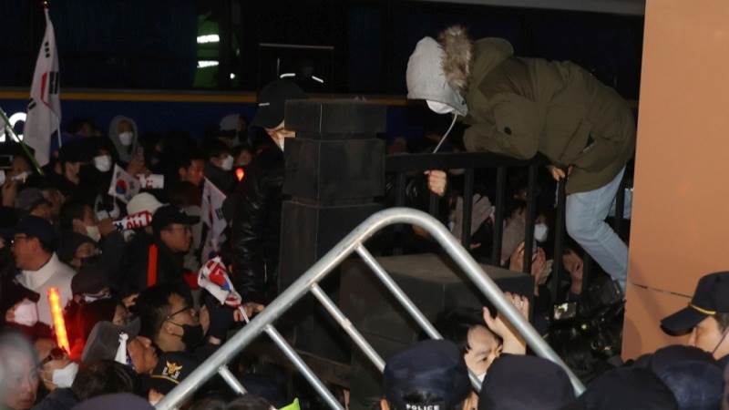 45 pro-Yoon protesters detained for storming Seoul court