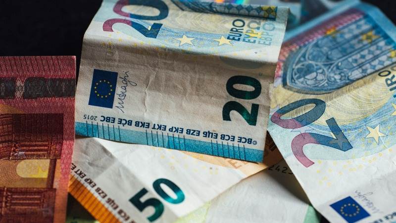 Euro hits highest against pound since late August